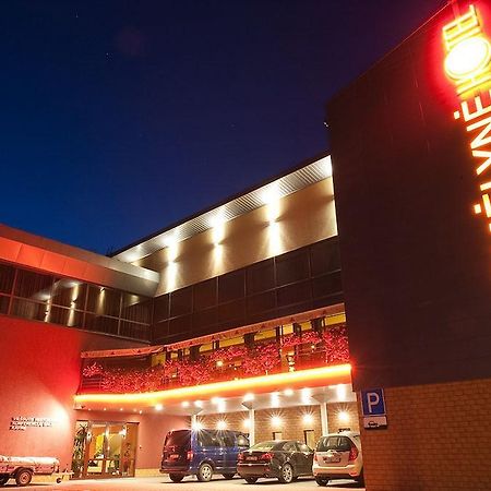 Smelyne Hotel Panevezys Ngoại thất bức ảnh