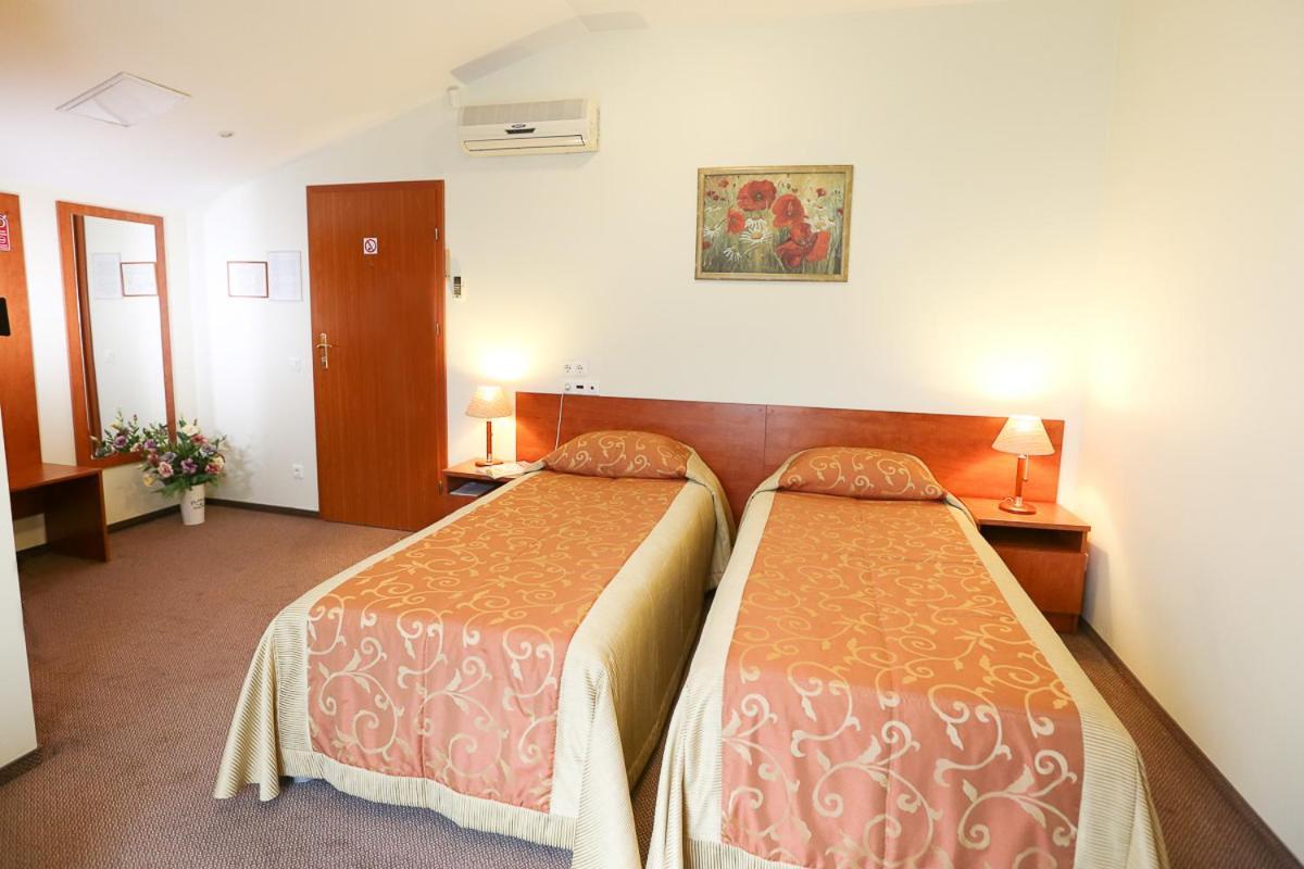 Smelyne Hotel Panevezys Ngoại thất bức ảnh