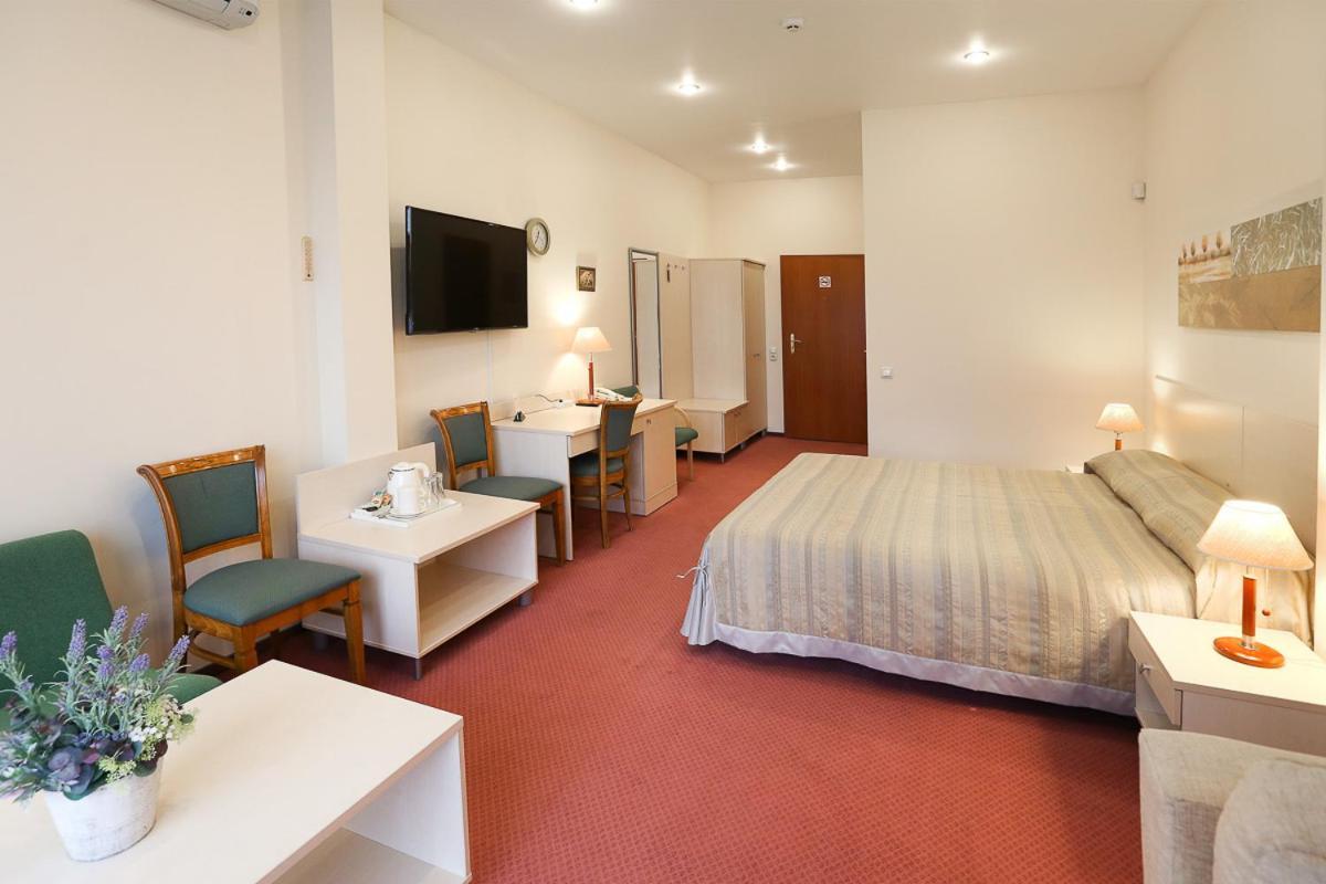 Smelyne Hotel Panevezys Ngoại thất bức ảnh