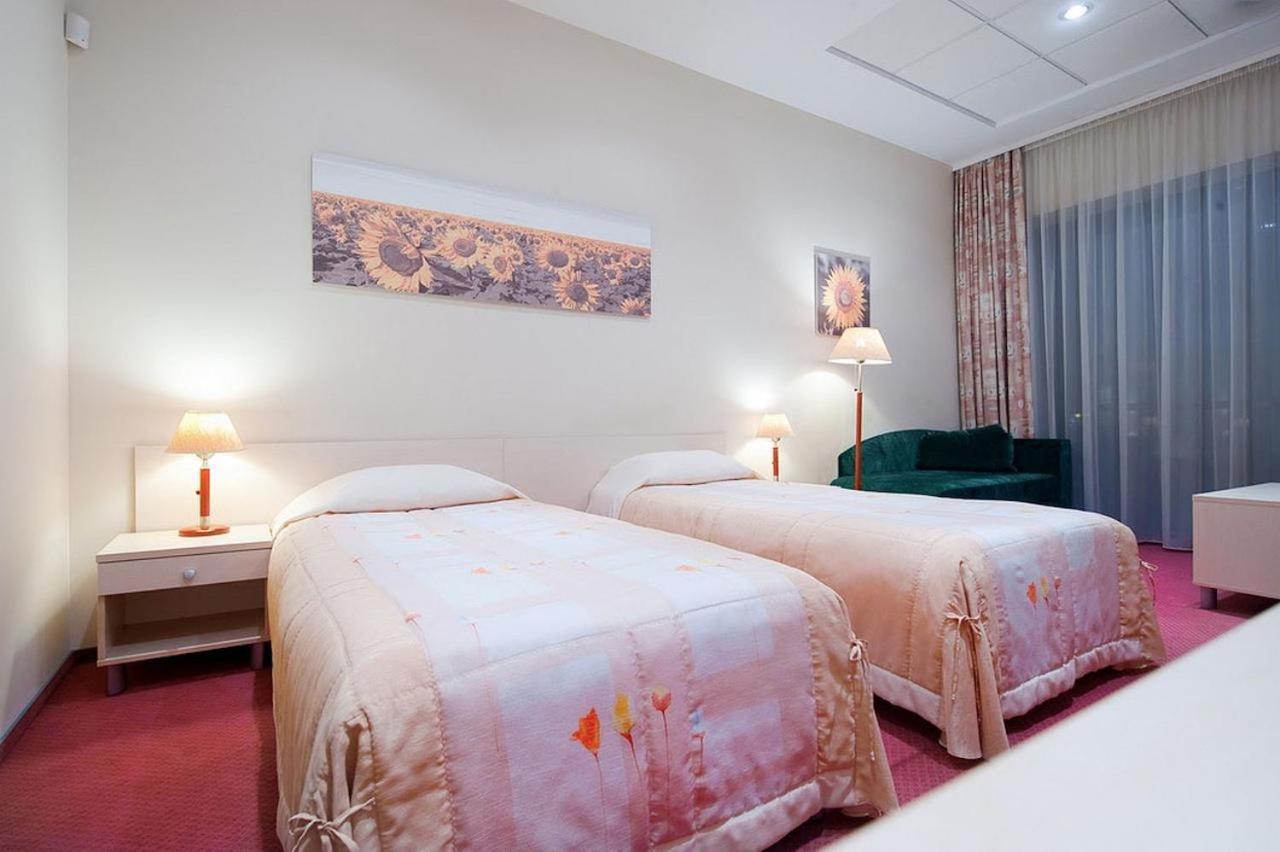Smelyne Hotel Panevezys Ngoại thất bức ảnh