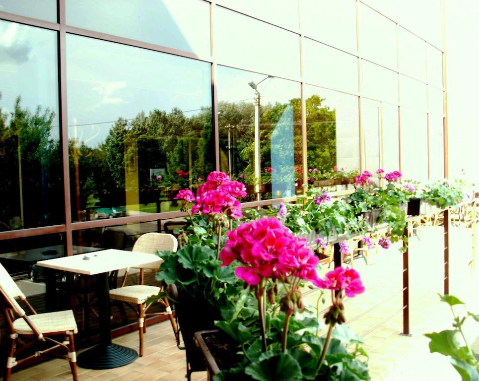 Smelyne Hotel Panevezys Ngoại thất bức ảnh