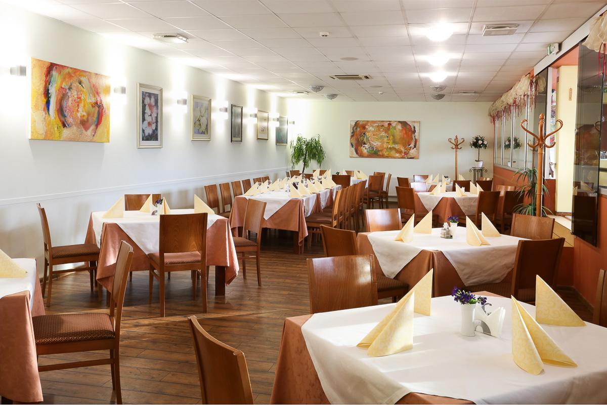 Smelyne Hotel Panevezys Ngoại thất bức ảnh