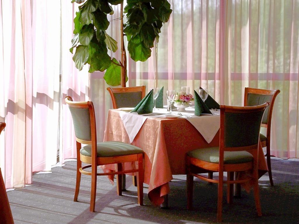 Smelyne Hotel Panevezys Ngoại thất bức ảnh